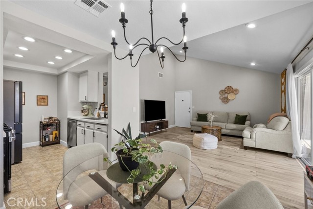 Detail Gallery Image 10 of 33 For 2019 Covington Ave, Simi Valley,  CA 93065 - 2 Beds | 2 Baths
