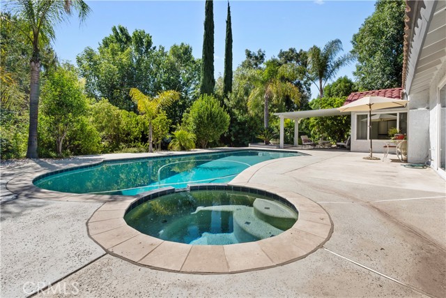 6065 Saint Augustine Drive, Riverside CA: https://media.crmls.org/medias/aea8df88-72e8-46da-9140-5b476c75465f.jpg