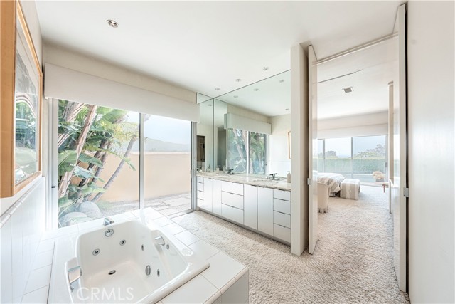 10272 Overhill Drive, North Tustin CA: https://media.crmls.org/medias/aea8fdad-51a5-41d4-a2b8-2c3681603082.jpg