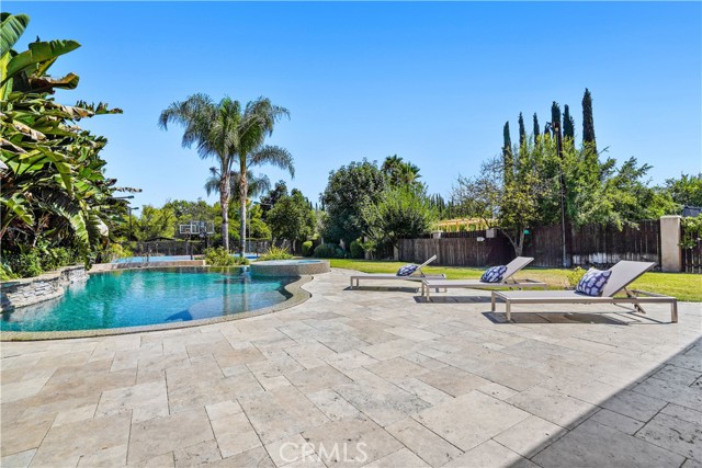 22953 Oxnard Street photo 14
