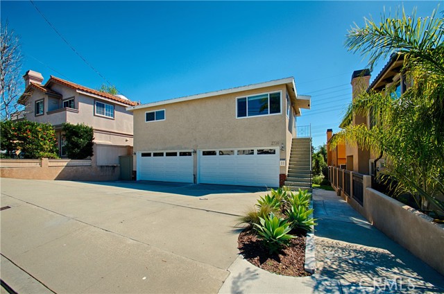 2720 Carnegie Lane, Redondo Beach, California 90278, 3 Bedrooms Bedrooms, ,2 BathroomsBathrooms,Residential,For Sale,Carnegie,SB25049063