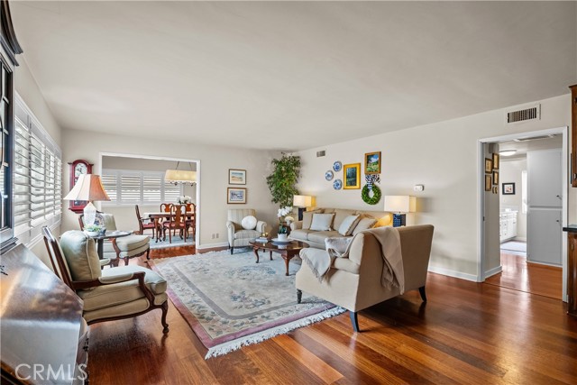 Detail Gallery Image 8 of 48 For 385 S Oakland Ave #305,  Pasadena,  CA 91101 - 3 Beds | 2 Baths