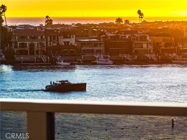 2727 Ocean Boulevard, Corona del Mar CA: https://media.crmls.org/medias/aeab677f-a8d0-4bd9-8c50-497335d48908.jpg