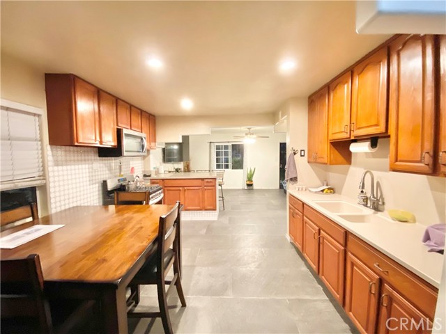 Detail Gallery Image 7 of 26 For 830 E Emporia St, Ontario,  CA 91761 - 3 Beds | 1 Baths