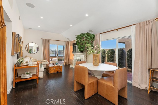 Detail Gallery Image 9 of 46 For 24 Cormorant, Newport Beach,  CA 92660 - 2 Beds | 2 Baths