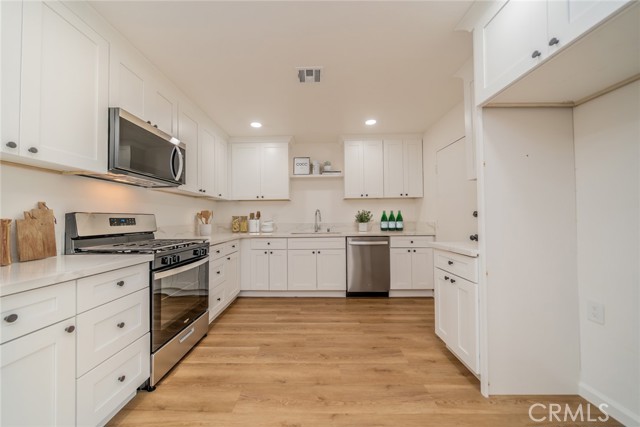 Detail Gallery Image 8 of 26 For 6735 Merito Ave, San Bernardino,  CA 92404 - 4 Beds | 2 Baths