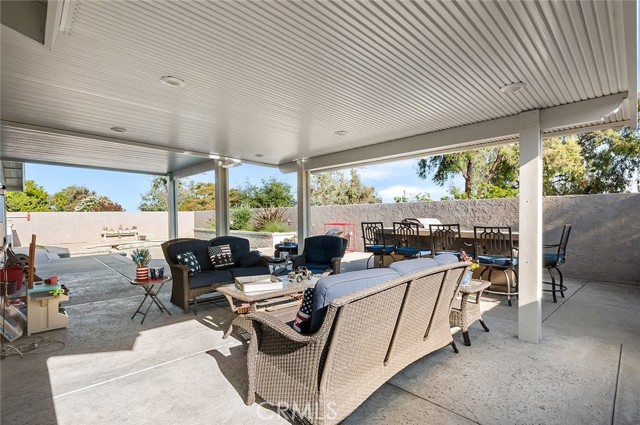 1092 Deborah Street, Upland CA: https://media.crmls.org/medias/aeabcfd1-17fc-4eab-ad0e-7f962c4e9641.jpg