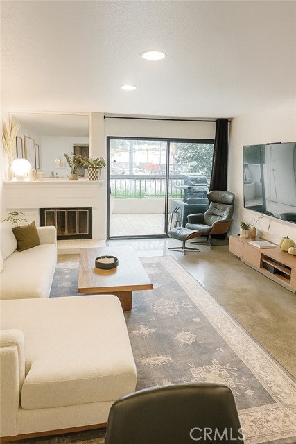 Detail Gallery Image 4 of 17 For 8512 Tuscany #222,  Playa Del Rey,  CA 90293 - 2 Beds | 2 Baths