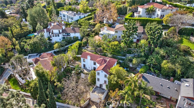 Detail Gallery Image 27 of 33 For 2329 N Edgemont, Los Angeles,  CA 90027 - 5 Beds | 3 Baths
