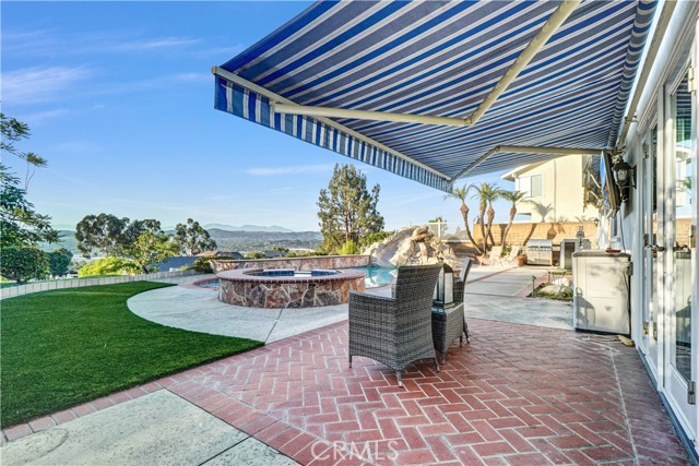 5215 E Rolling Hills Drive, Anaheim Hills CA: https://media.crmls.org/medias/aeacc790-35a0-438e-aedb-83a6315e5df9.jpg