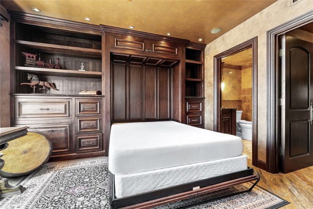 645 FRONT Street, San Diego CA: https://media.crmls.org/medias/aeadab68-5f57-4e16-8e2d-9e30eb394c83.jpg
