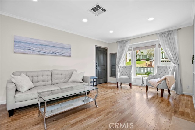 3348 Burritt Way, La Crescenta CA: https://media.crmls.org/medias/aeae5fe5-14b1-4c21-b23a-9e805defc32f.jpg