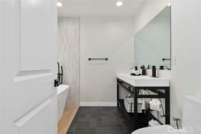 Detail Gallery Image 17 of 26 For 2214 Edna Dr, Santa Ana,  CA 92706 - 4 Beds | 3 Baths