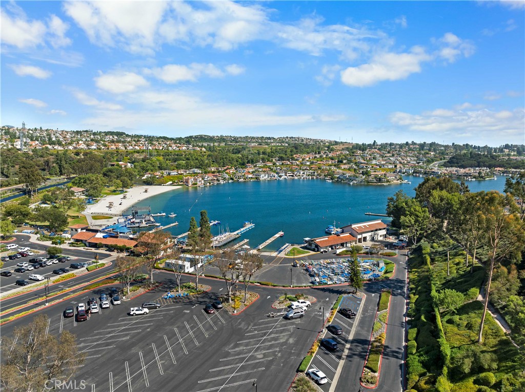 https://media.crmls.org/medias/aeaf7383-2392-459b-940c-4ea10e74860a.jpg?preset=X-Large