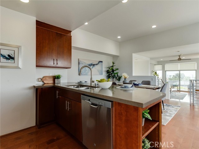 1132 Prospect Avenue, Hermosa Beach, California 90254, 4 Bedrooms Bedrooms, ,4 BathroomsBathrooms,Residential,For Sale,Prospect,PV24149909