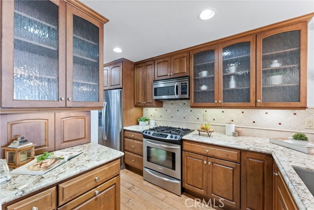 201 Bay Shore Avenue, Long Beach CA: https://media.crmls.org/medias/aeb02a0a-473b-42c7-97df-d3be247bb9b4.jpg