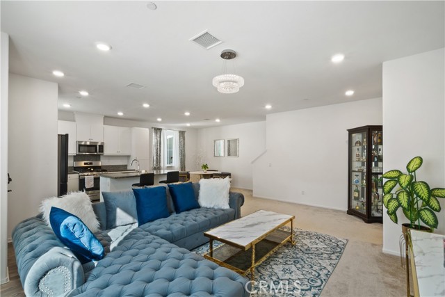 Detail Gallery Image 7 of 37 For 5604 Altamura Way #10,  Fontana,  CA 92336 - 4 Beds | 3 Baths