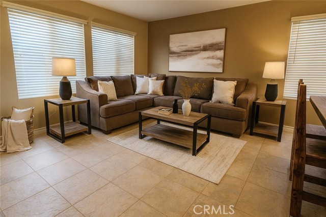 Detail Gallery Image 7 of 39 For 2559 Gilbert Ave, Corona,  CA 92881 - 5 Beds | 4 Baths