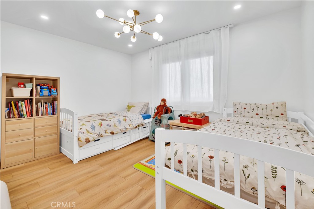 https://media.crmls.org/medias/aeb0f250-d2e3-442e-98eb-d5014997ca98.jpg?preset=X-Large