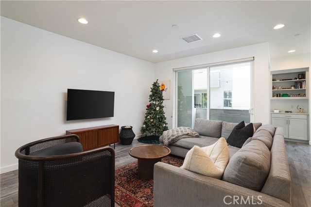 Detail Gallery Image 18 of 30 For 1532 Maxwell Way, Costa Mesa,  CA 92627 - 2 Beds | 3/1 Baths