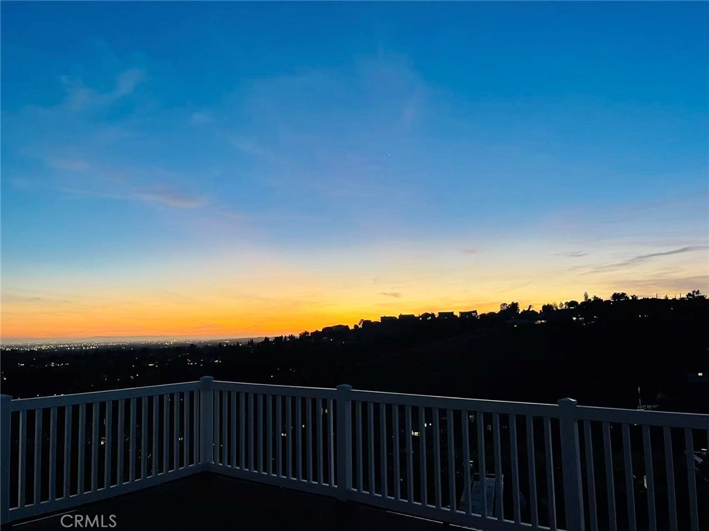 https://media.crmls.org/medias/aeb1f2f6-8c87-4133-9298-7586497bd9e7.jpg?preset=X-Large