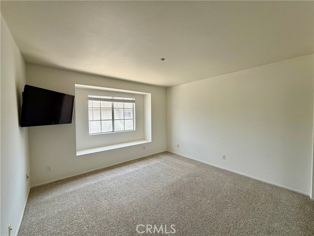9213 Independence Way, North Hills CA: https://media.crmls.org/medias/aeb26691-ebc7-445a-99a6-307f4b6626fc.jpg