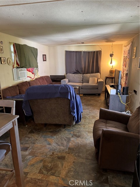 12830 6th Street, Yucaipa CA: https://media.crmls.org/medias/aeb28870-4dd3-4435-8986-f1161d4a1001.jpg