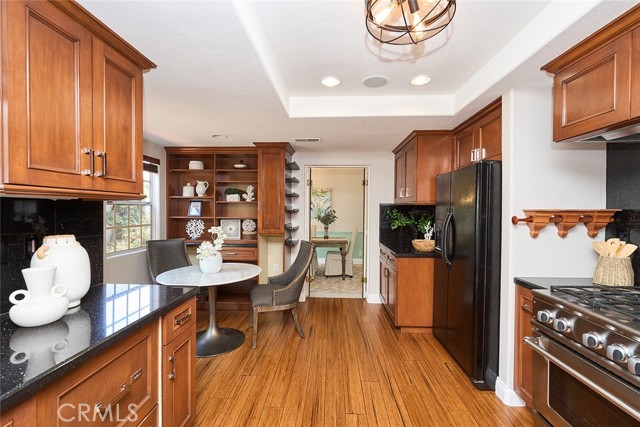 385 Park Avenue, Long Beach CA: https://media.crmls.org/medias/aeb2cc81-8f63-482e-b7b4-2a5efe5fefc9.jpg