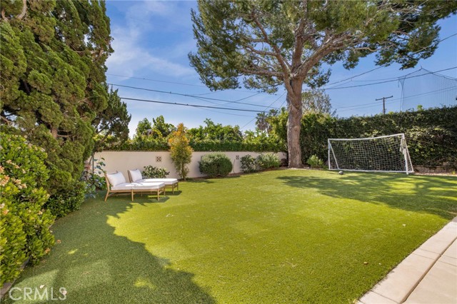 Detail Gallery Image 43 of 52 For 7836 W 81st, Playa Del Rey,  CA 90293 - 4 Beds | 2/1 Baths