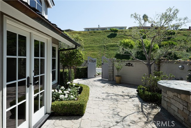 Detail Gallery Image 14 of 54 For 2001 Yacht Resolute, Newport Beach,  CA 92660 - 3 Beds | 2/1 Baths