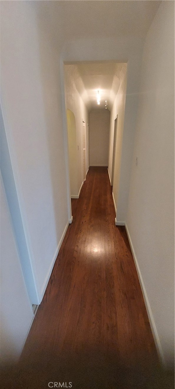 Detail Gallery Image 10 of 13 For 2818 2818 S Bronson #B,  Los Angeles,  CA 90018 - 2 Beds | 2 Baths