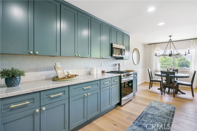 Detail Gallery Image 3 of 28 For 10707 Camarillo St #317,  Toluca Lake,  CA 91602 - 3 Beds | 2 Baths