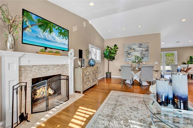 Detail Gallery Image 10 of 42 For 9641 Warburton Dr, Huntington Beach,  CA 92646 - 4 Beds | 2 Baths