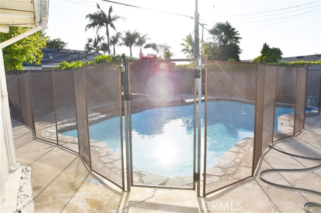 Detail Gallery Image 31 of 43 For 16131 Nassau Ln, Huntington Beach,  CA 92649 - 3 Beds | 3 Baths