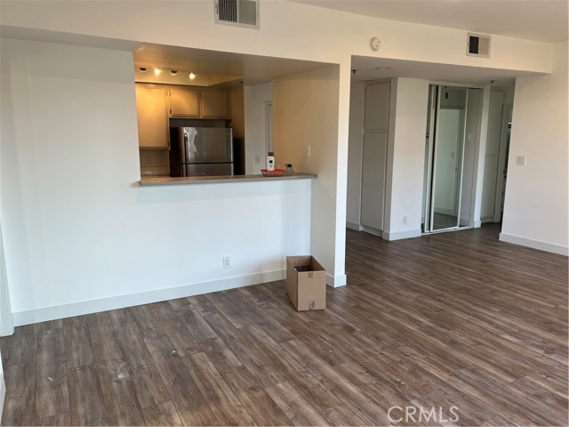 Detail Gallery Image 10 of 25 For 8614 Burton Way #204,  Los Angeles,  CA 90048 - 2 Beds | 2 Baths