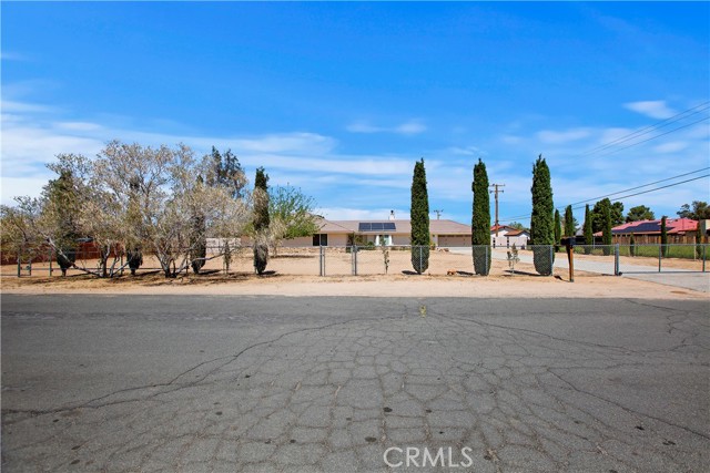 Image 2 for 14216 Hopi Rd, Apple Valley, CA 92307
