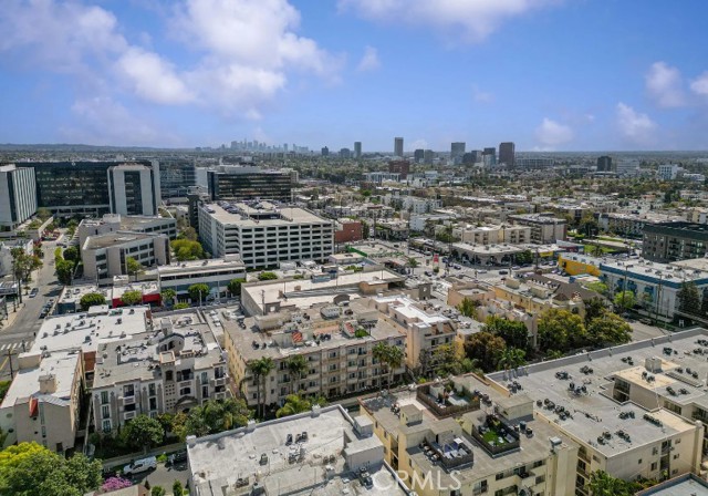 Detail Gallery Image 20 of 21 For 118 S Clark Dr #205,  West Hollywood,  CA 90048 - 3 Beds | 2/1 Baths