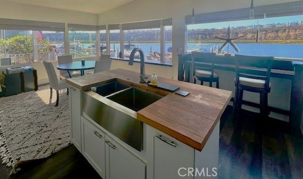 24 Saratoga, Newport Beach CA: https://media.crmls.org/medias/aeb78f4c-34ca-4bf1-bacd-3154994ae80a.jpg