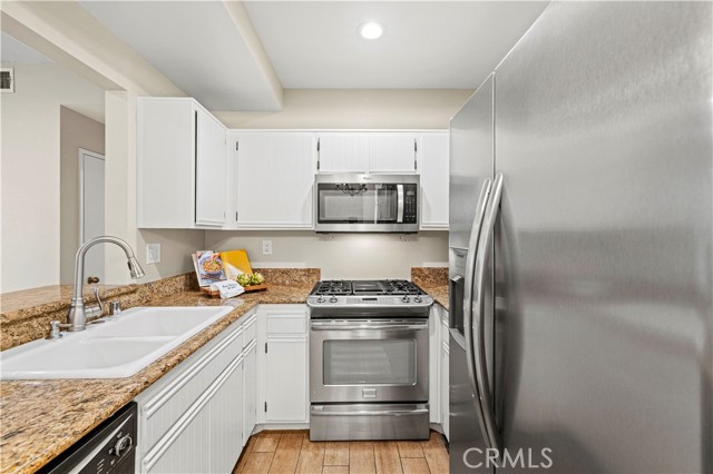 23839 Del Monte Drive, Valencia CA: https://media.crmls.org/medias/aeb7ed10-abd0-493d-9485-23d243f5d71a.jpg