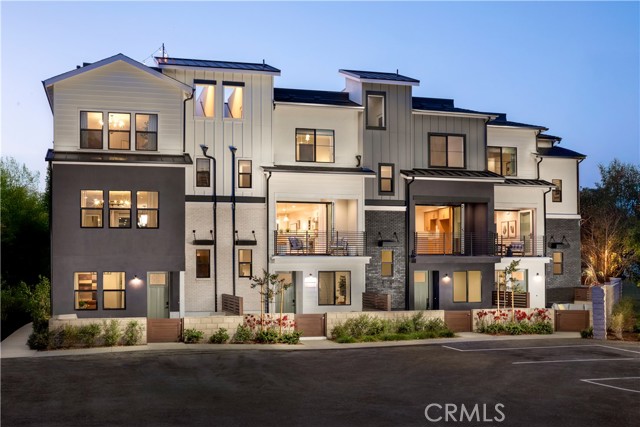 19041 Main Street, Huntington Beach CA: https://media.crmls.org/medias/aeb95c0f-6b9c-4869-9b21-5f5057d5a0c2.jpg