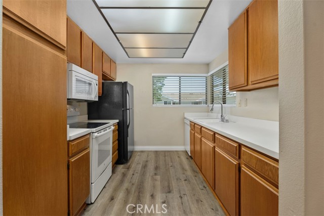 Detail Gallery Image 11 of 32 For 193 Tarocco, Irvine,  CA 92618 - 2 Beds | 2 Baths