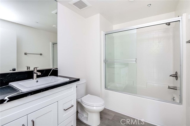 Detail Gallery Image 13 of 22 For 6120 Woodman Ave #102,  Van Nuys,  CA 91401 - 3 Beds | 2 Baths