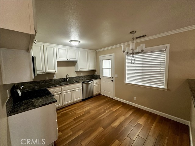 Detail Gallery Image 3 of 19 For 20011 Shorewood, Huntington Beach,  CA 92646 - 4 Beds | 2 Baths