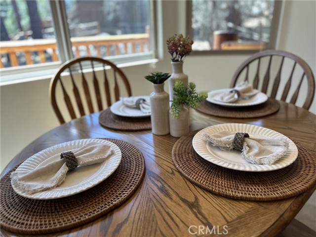 379 Fawntrail Place, Big Bear Lake CA: https://media.crmls.org/medias/aebb0e1c-ea4d-428e-9877-6bdb389801eb.jpg