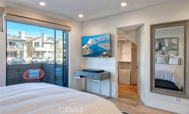 Detail Gallery Image 8 of 17 For 1045 W Balboa Blvd, Newport Beach,  CA 92661 - 3 Beds | 2/1 Baths