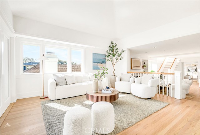 432 Holly Street, Laguna Beach CA: https://media.crmls.org/medias/aebd3e80-7cd0-47d3-be21-f59f237405ce.jpg
