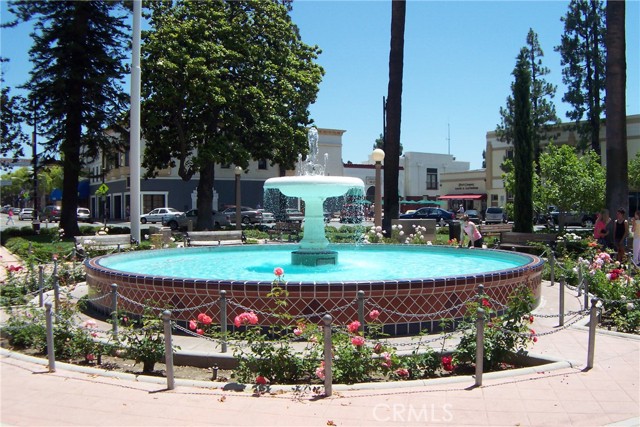 341 N Pine Street, Orange CA: https://media.crmls.org/medias/aebd7b23-5b1a-4a85-925e-fbe017d1f6ae.jpg