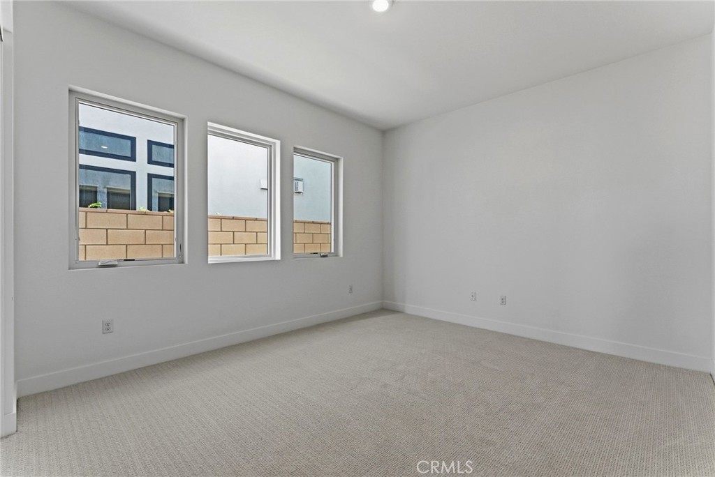 MLS #OC25255212 image #11