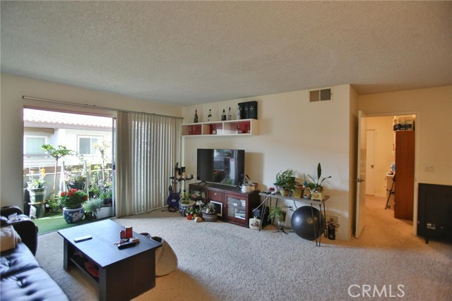 Detail Gallery Image 5 of 18 For 2521 W Sunflower Ave #S8,  Santa Ana,  CA 92704 - 3 Beds | 2 Baths
