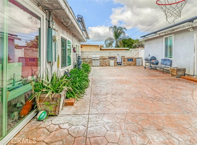 1401 W 165th Street, Compton CA: https://media.crmls.org/medias/aec0285d-2aef-4a60-a8ee-63e535fcbc21.jpg